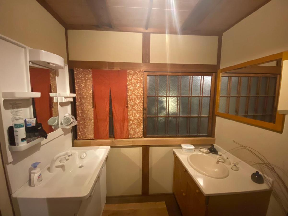 Guesthouse Omoya--全個室--囲炉裏のぬくもりと共にグループの絆を深める古民家宿でゆっくりとした時間を-6名部屋-6名部屋-8名部屋--最大20名-ペット同伴可は一室のみ- Matsuyama  Exteriör bild